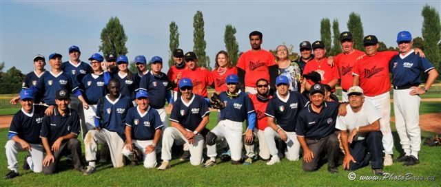 Squadre Thunder e Lampi insieme ad arbitri della Coppa Italia 2014